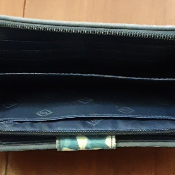 Vera Bradley Wallet - Picture 5 of 5